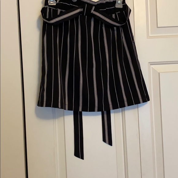 Striped front tie skirt with pockets - Picture 5 of 5